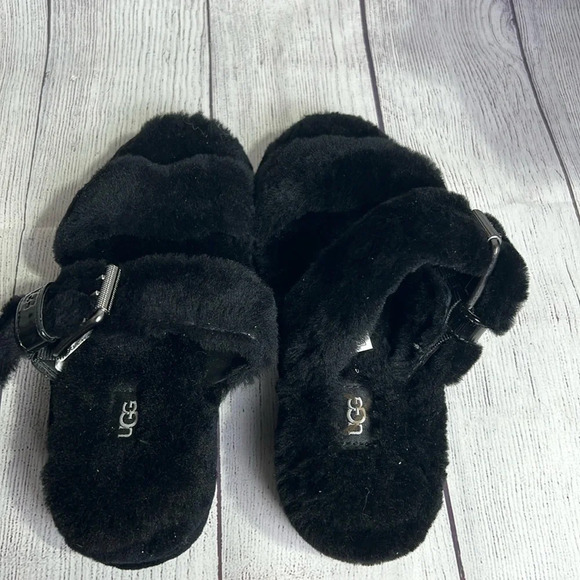 Ugg sandal slippers black buckle with a strap. New size 7 - Picture 1 of 6